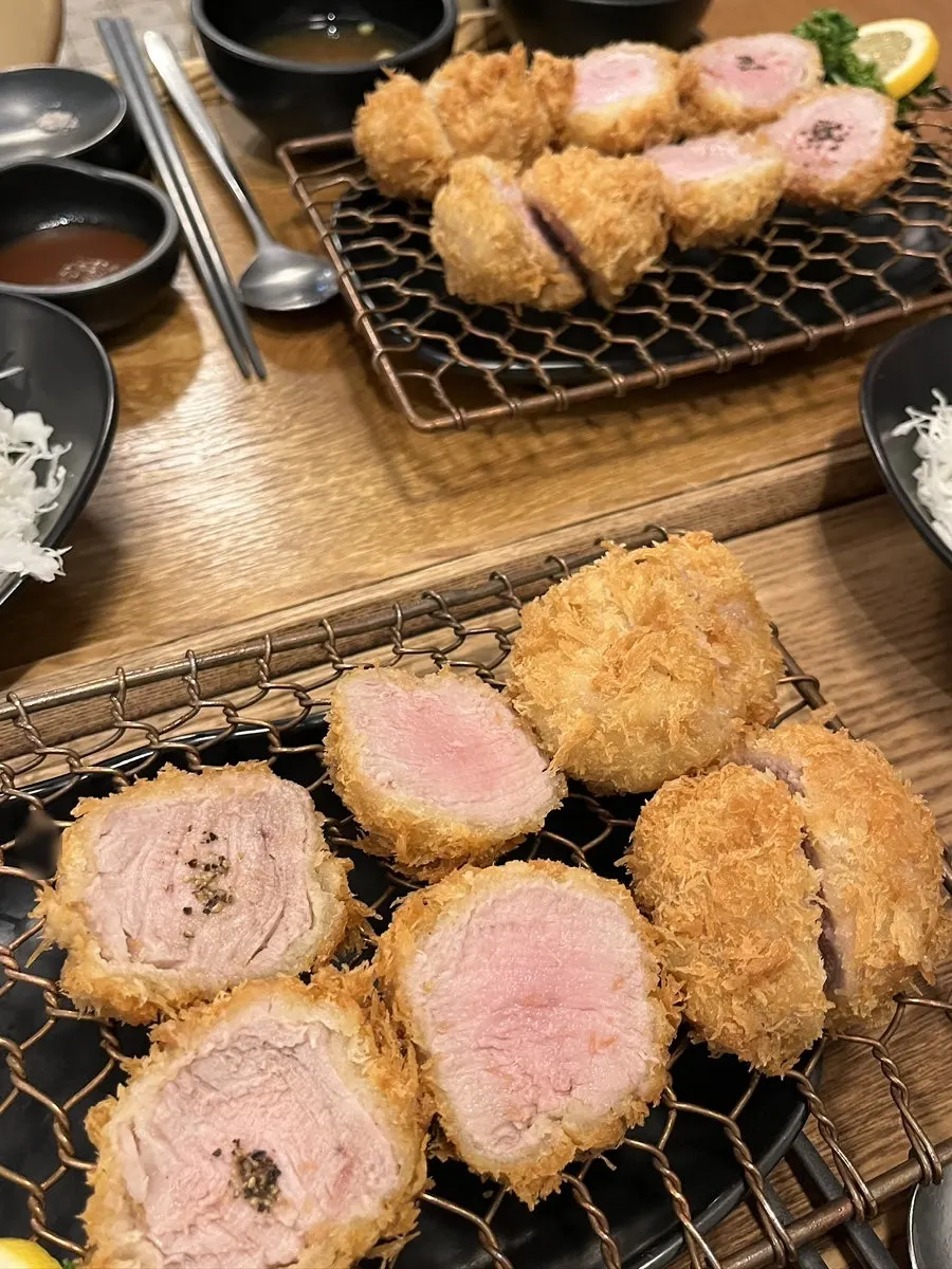 Menu listing prices for Kkot Cutlet and loin cutlet