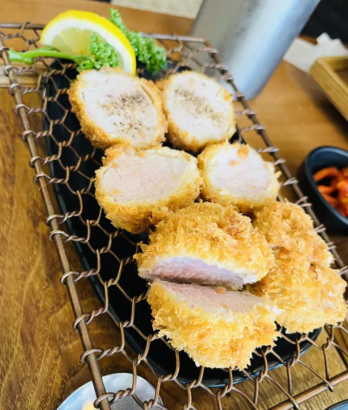 Cross-section of the tenderloin cutlet and its batter