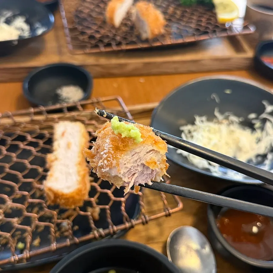 Tenderloin cutlet set with rice, miso soup, and black sesame salad