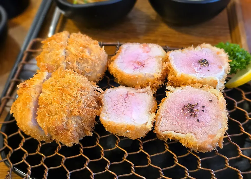기린이치방맥주와 함께 차려진 꽃카츠 한상