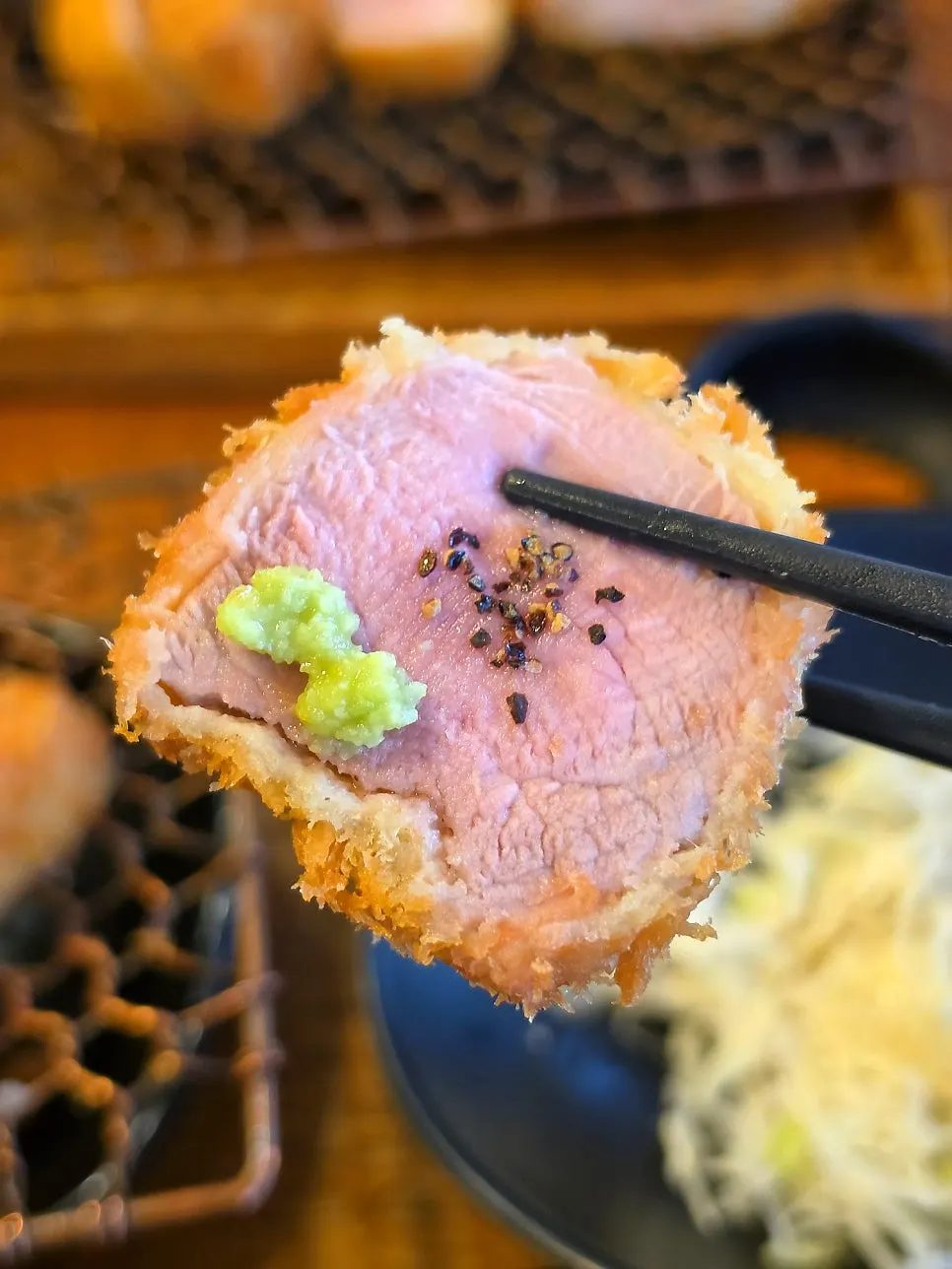 부드러운 안심 꽃카츠 한 조각