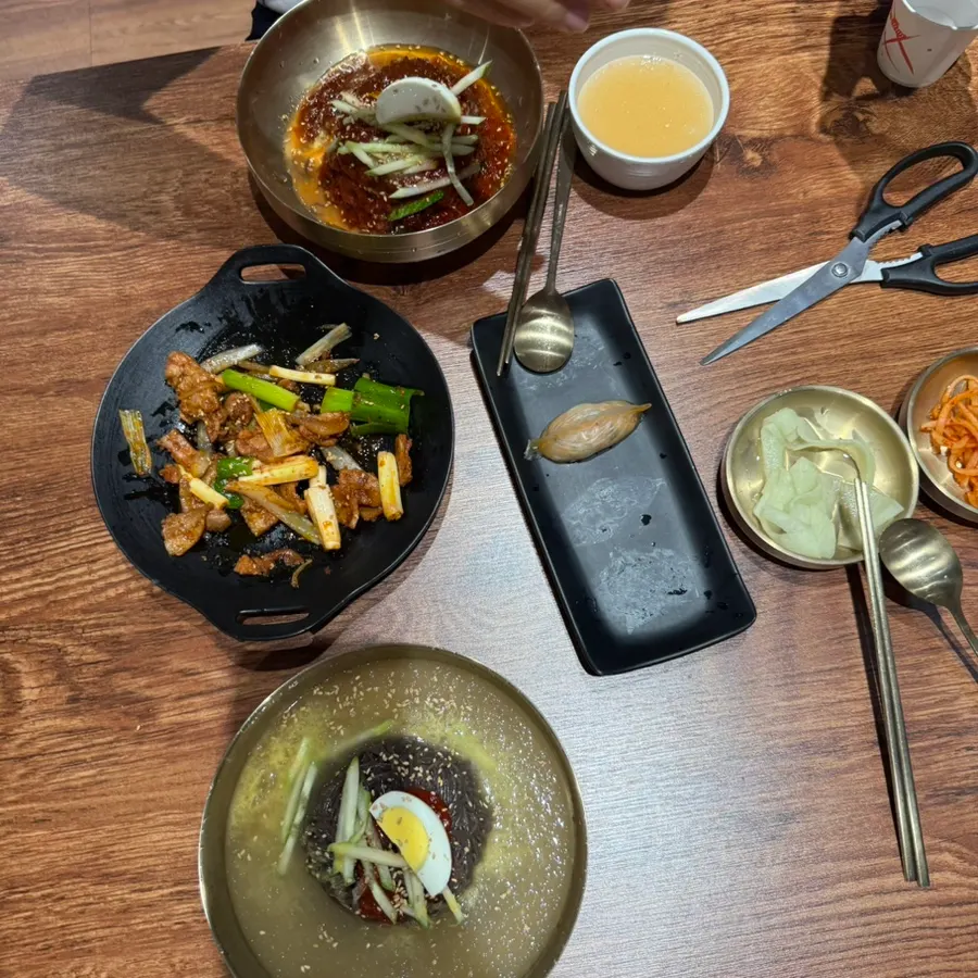 살얼음 물냉면과 고추장삼겹살