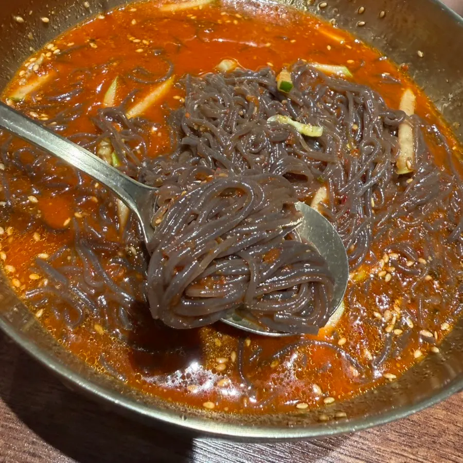 매운 비빔냉면