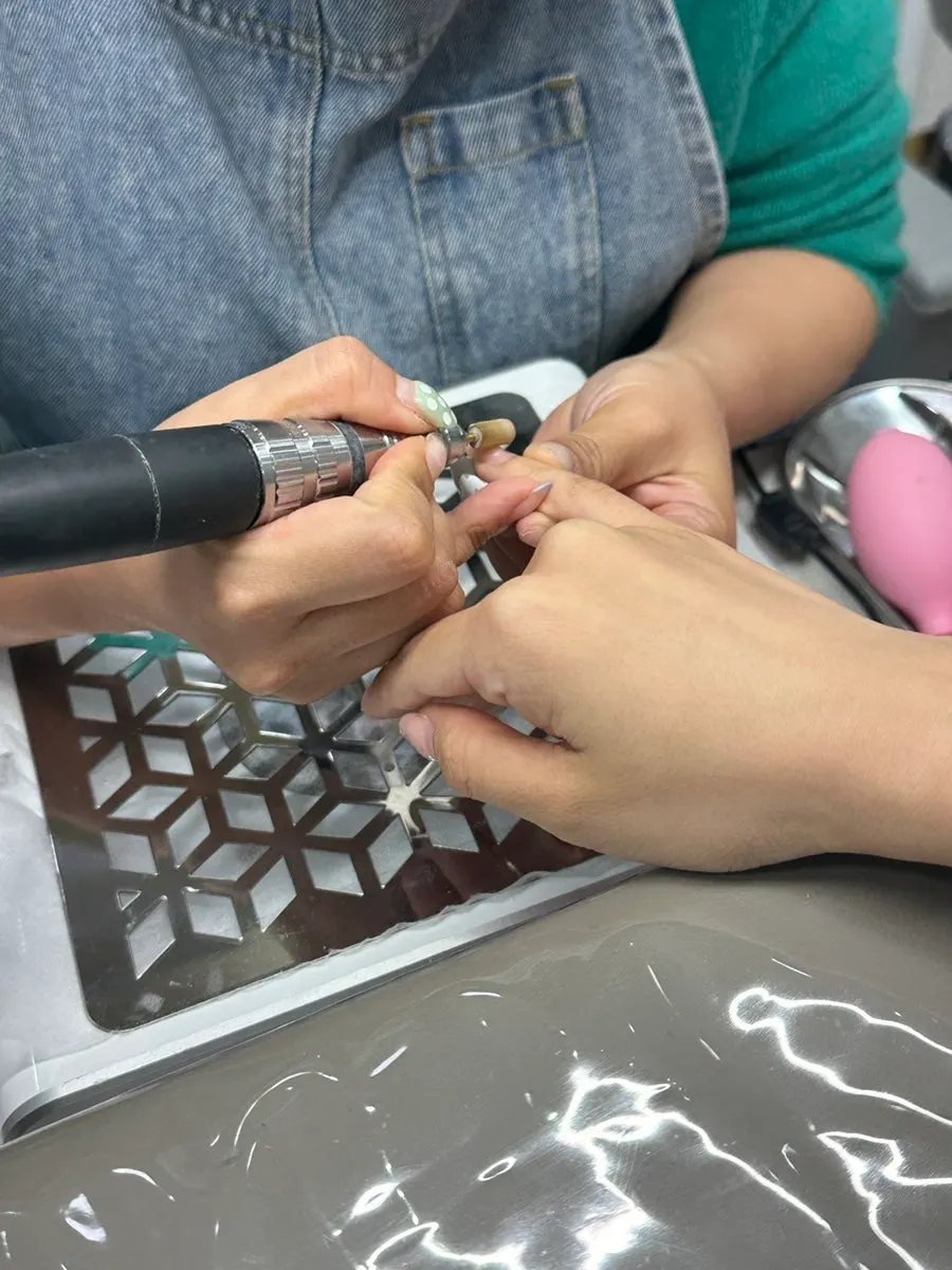 가을 컬러 도트 아트가 들어간 젤네일