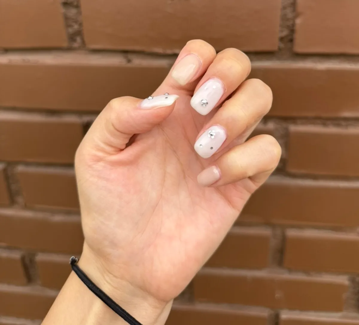 Nail photo alongside an explanation of safe timing for pregnancy nails