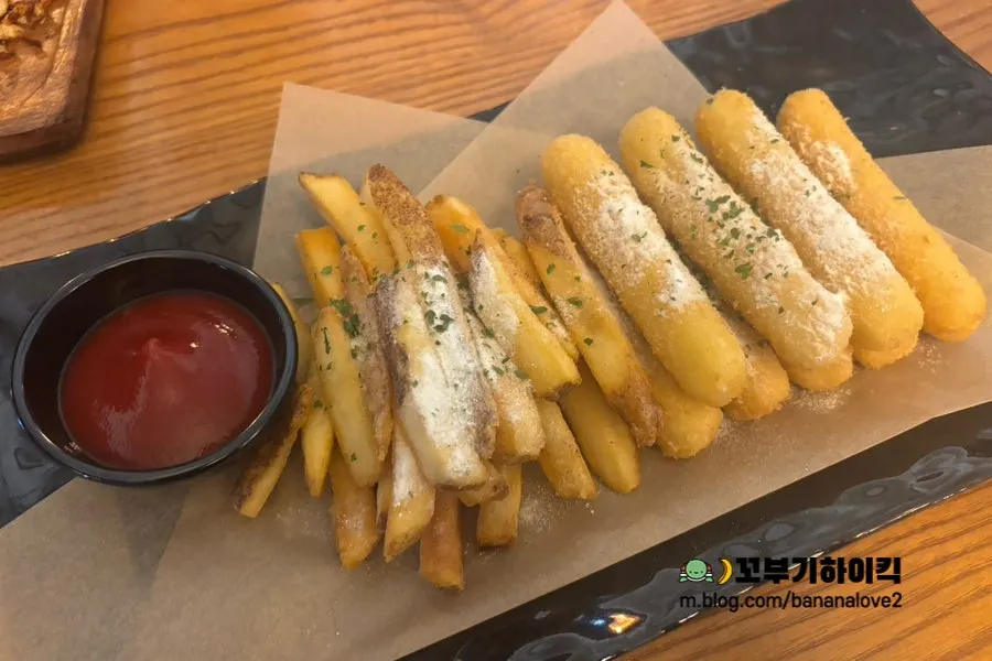 Premium mukdae served with two sauces