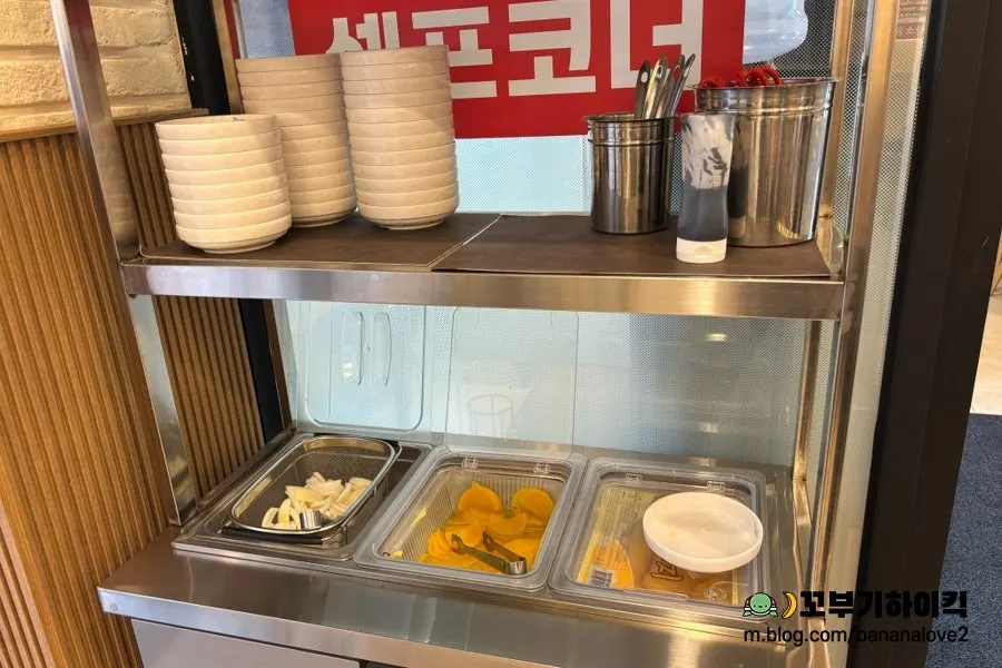 Self-service corner with scissors and side plates