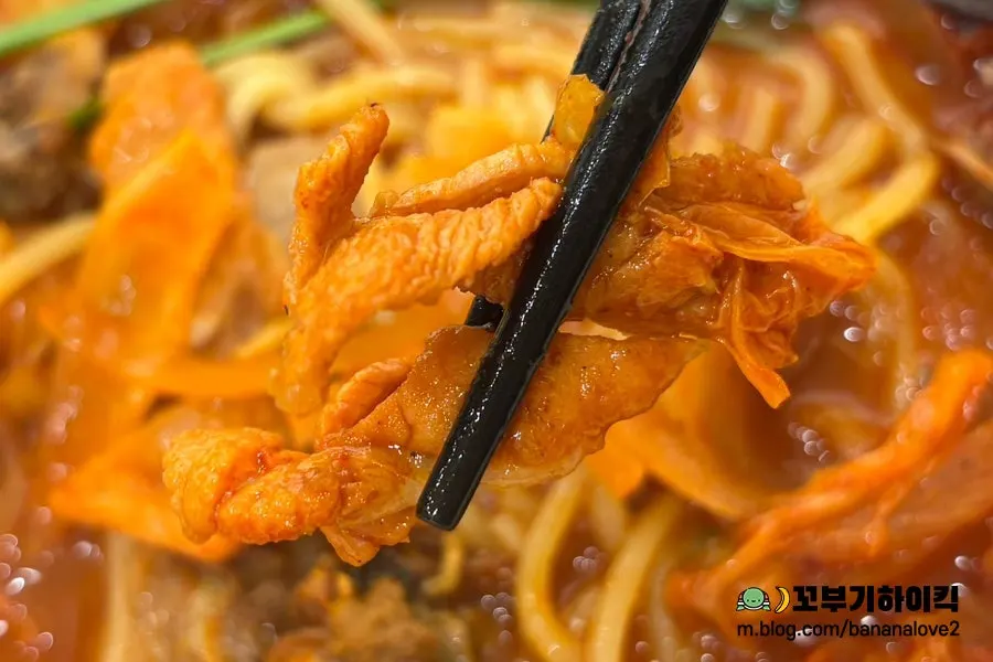 Shelled cockle meat in the soup