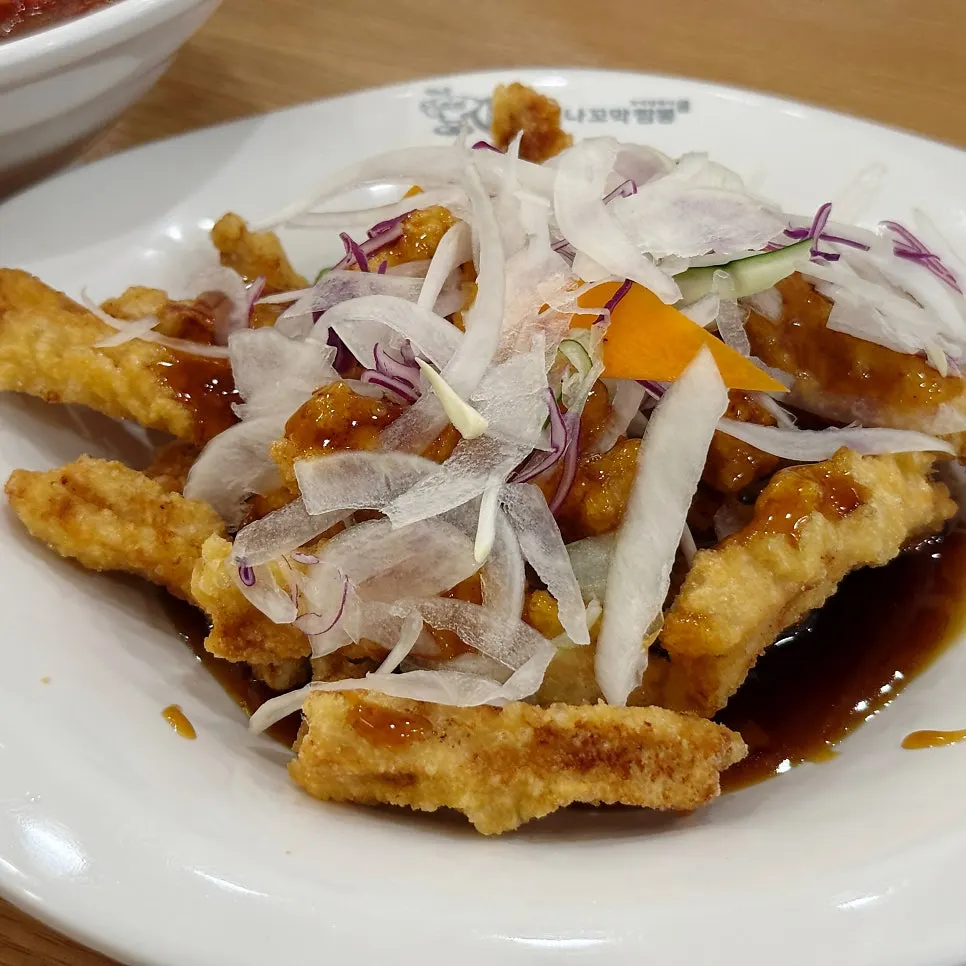 Small tangsuyuk served with sauce already poured on