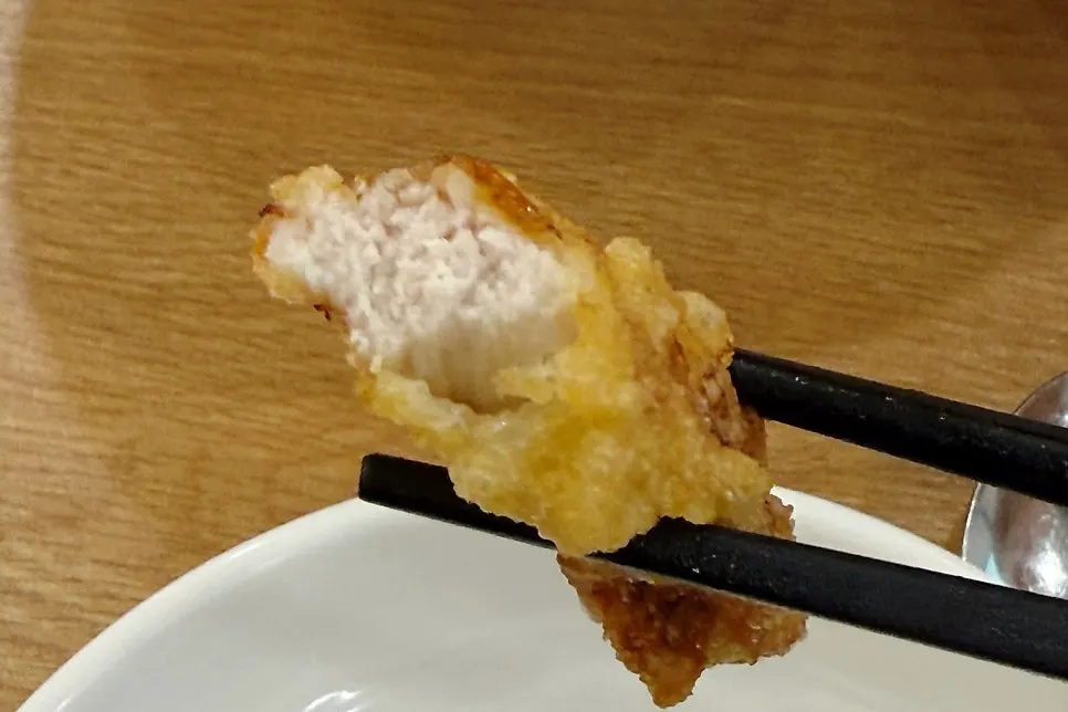 Tangsuyuk eaten together with onion