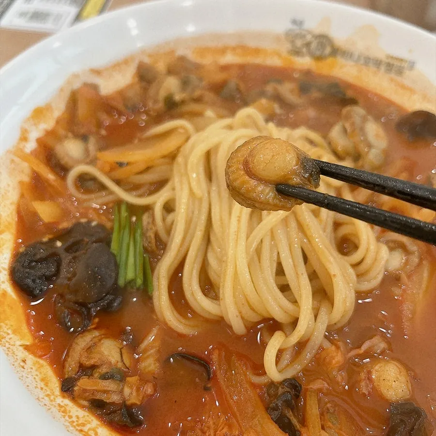 매운맛 2단계 꼬막짬뽕 면발