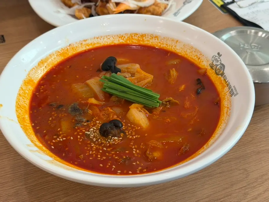 A bowl of spicy cockle jjamppong rice
