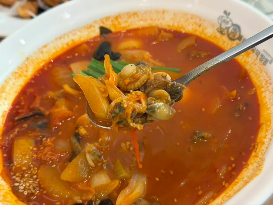 Close-up of the level 1 jjamppong rice broth