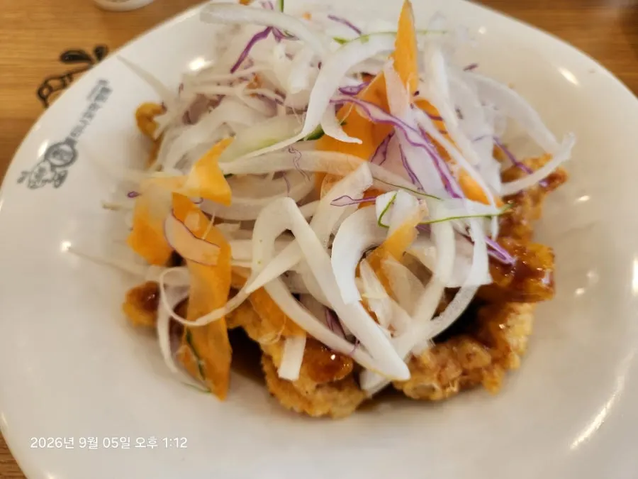Tangsuyuk sauce with cucumber and onion