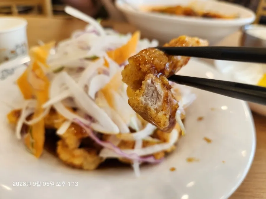 A full spread of cockle jjamppong rice and tangsuyuk