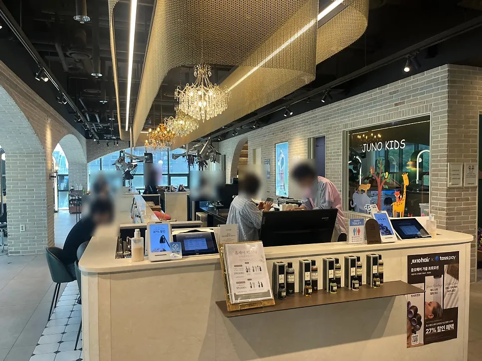 Entrance area at Juno Hair Dongtan SRT Station Branch