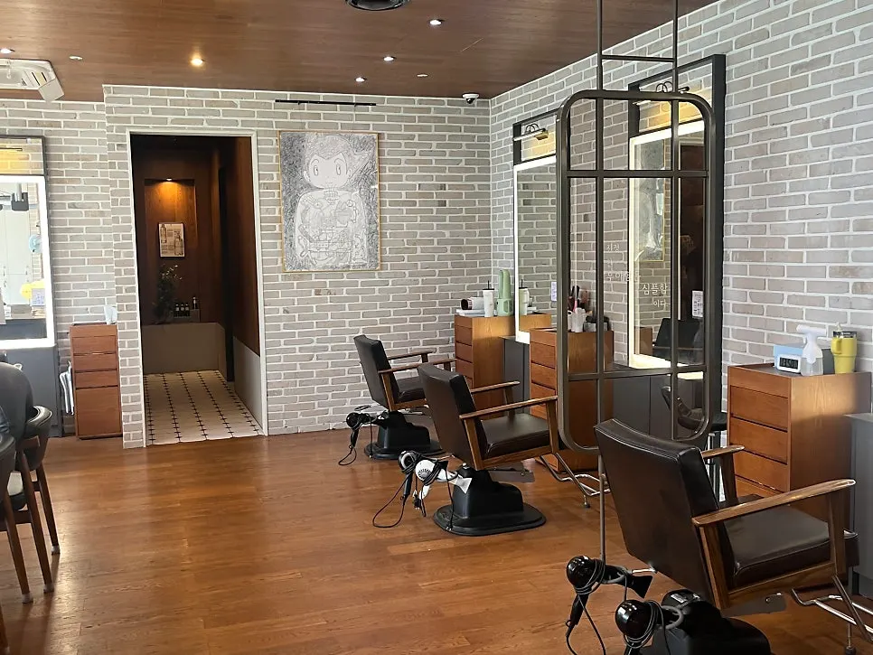 Kids’ play area in the hair salon