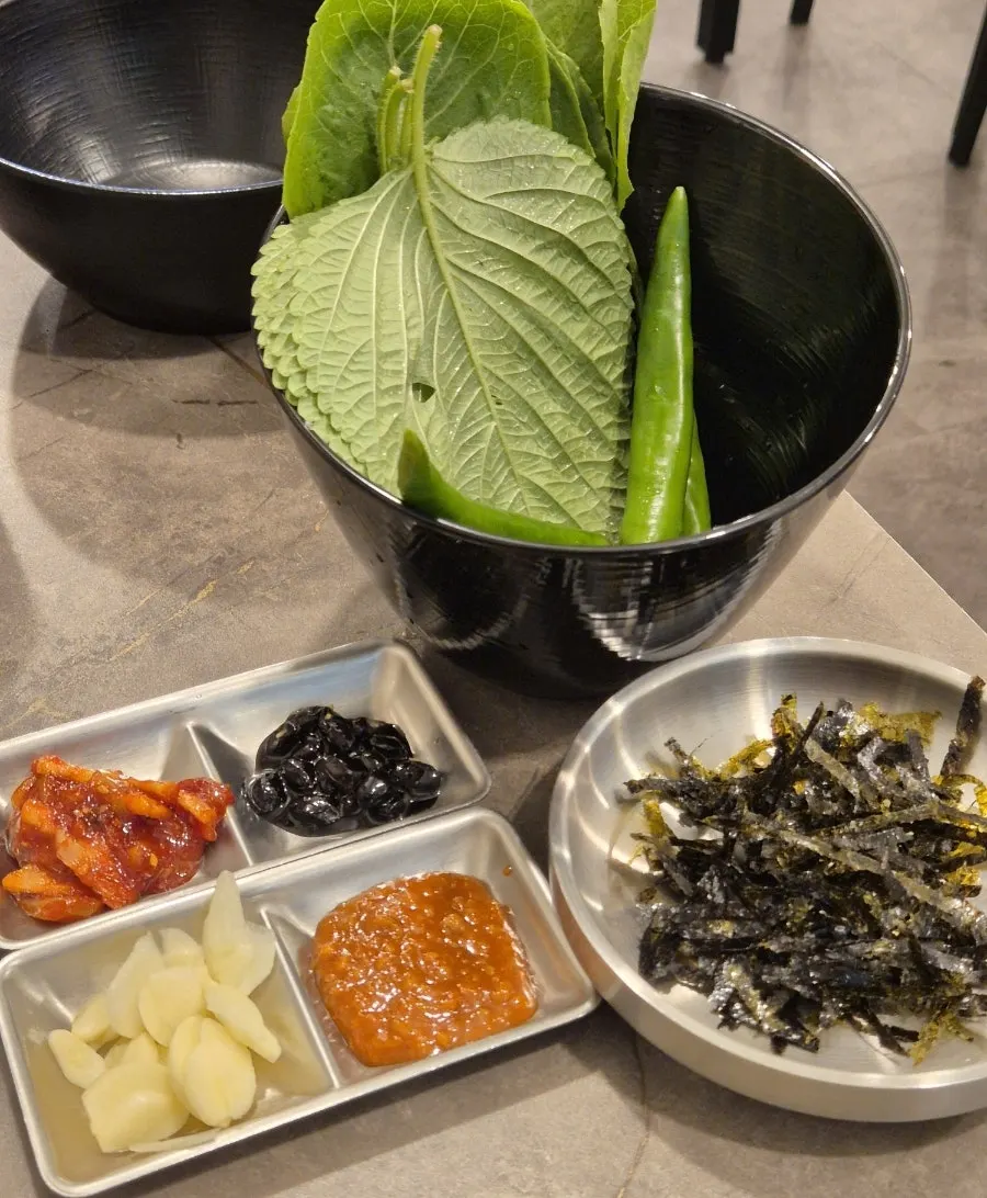 Basic side dishes brought out after ordering