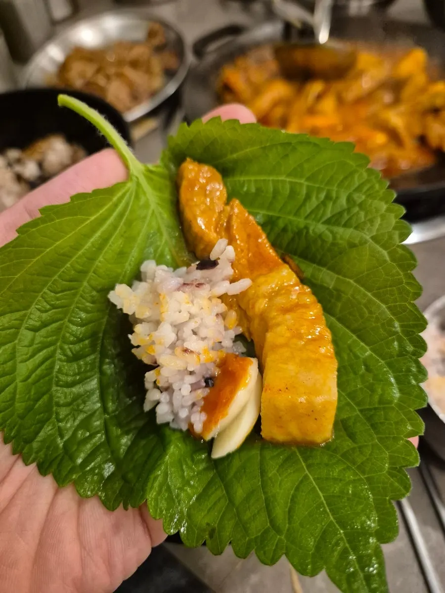 Eating duruchigi together with rice