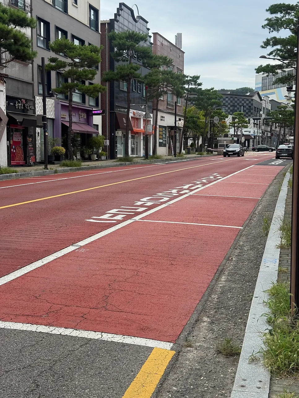 Parking spaces around the Onyu Lash building