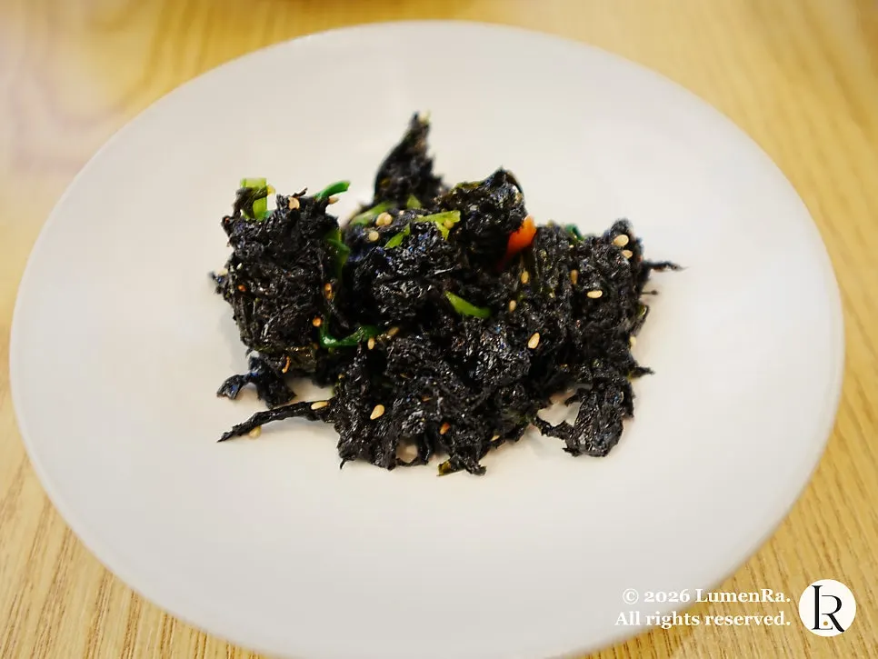 Roasted seaweed flakes side dish for rice