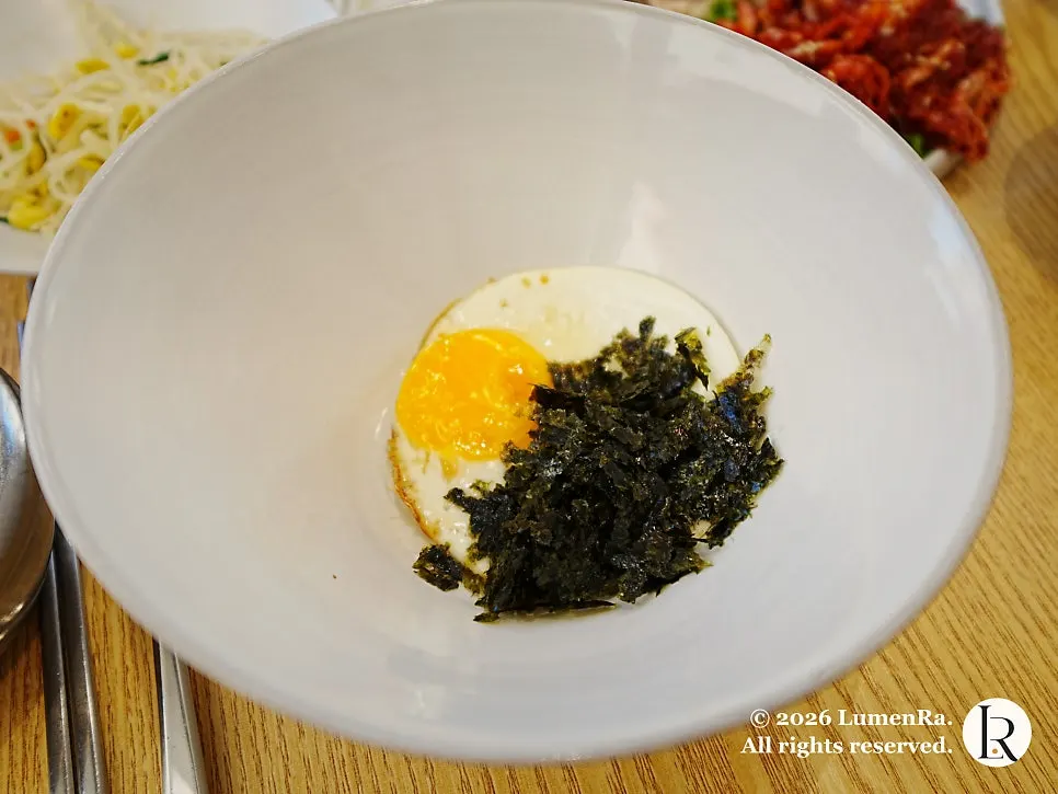 Rice bowl with fried egg and seaweed flakes