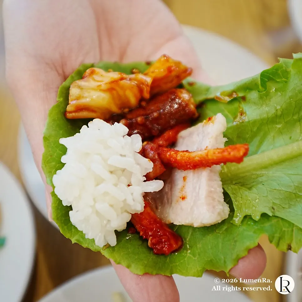 Lettuce wrap with bossam and stir-fried squid