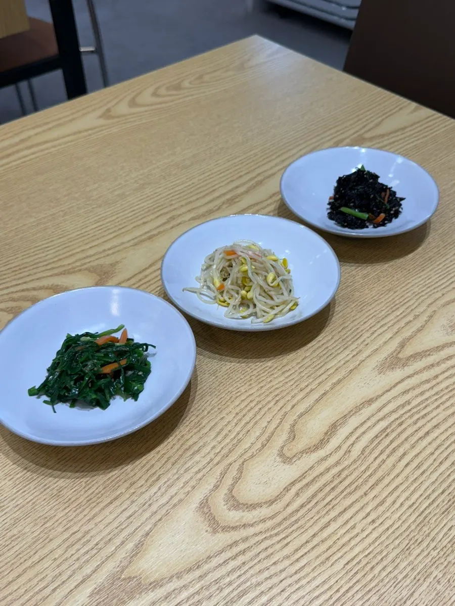 Ordering regular-flavor stir-fried squid
