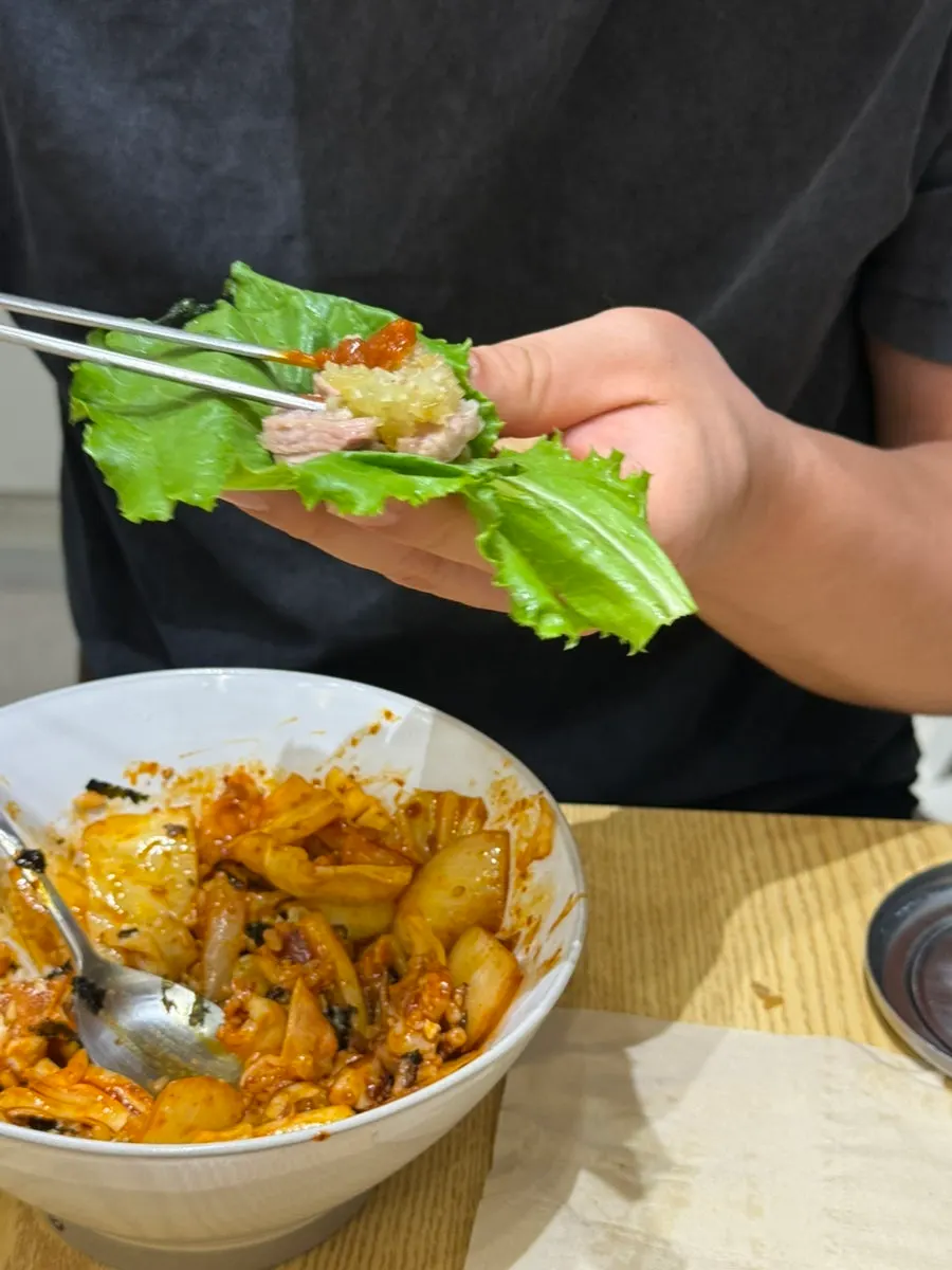 Garlic bossam with wrap greens and kimchi