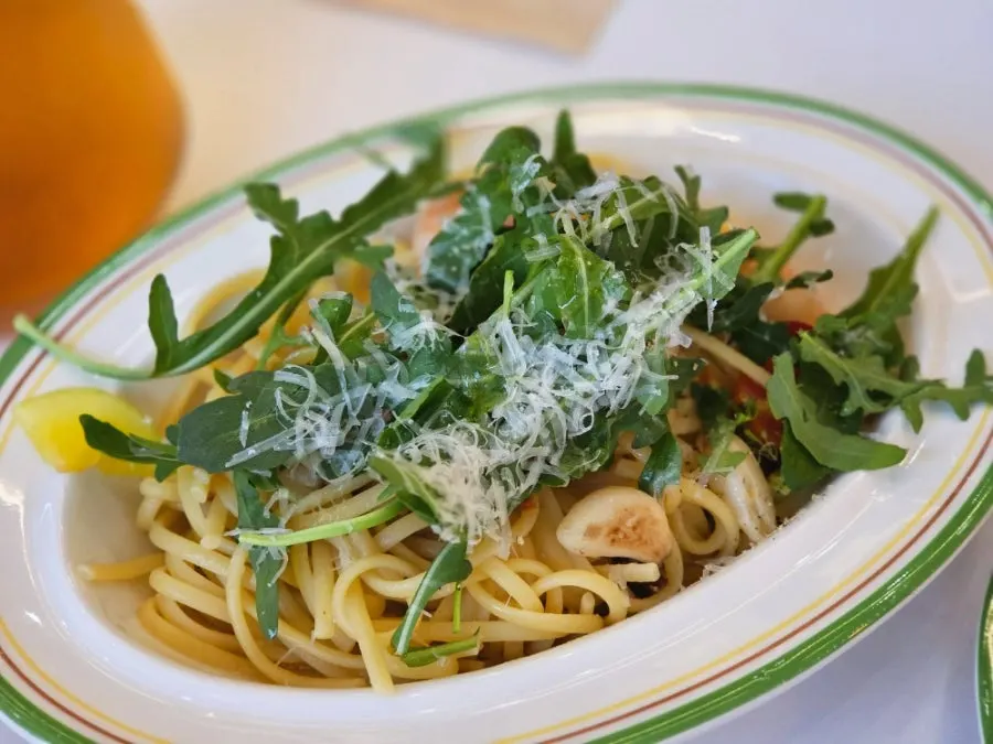 Refreshing set salad
