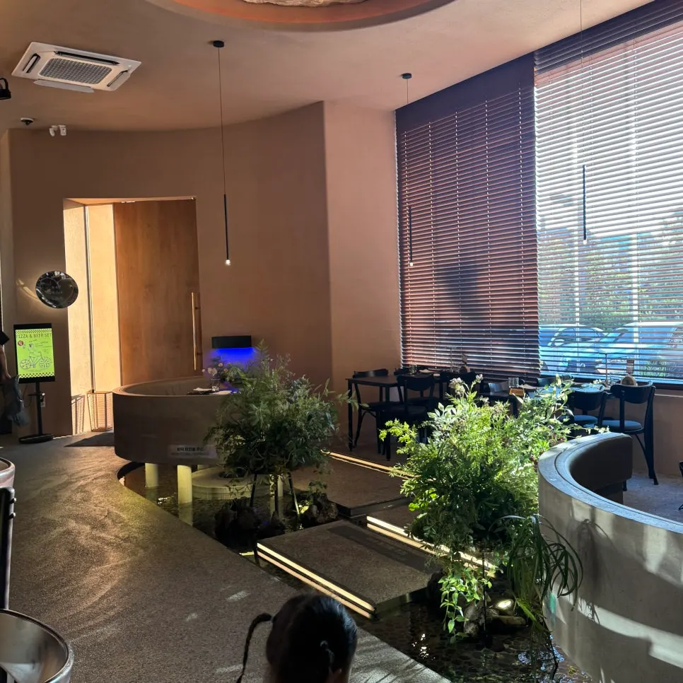 Restaurant space with plants and flowing water