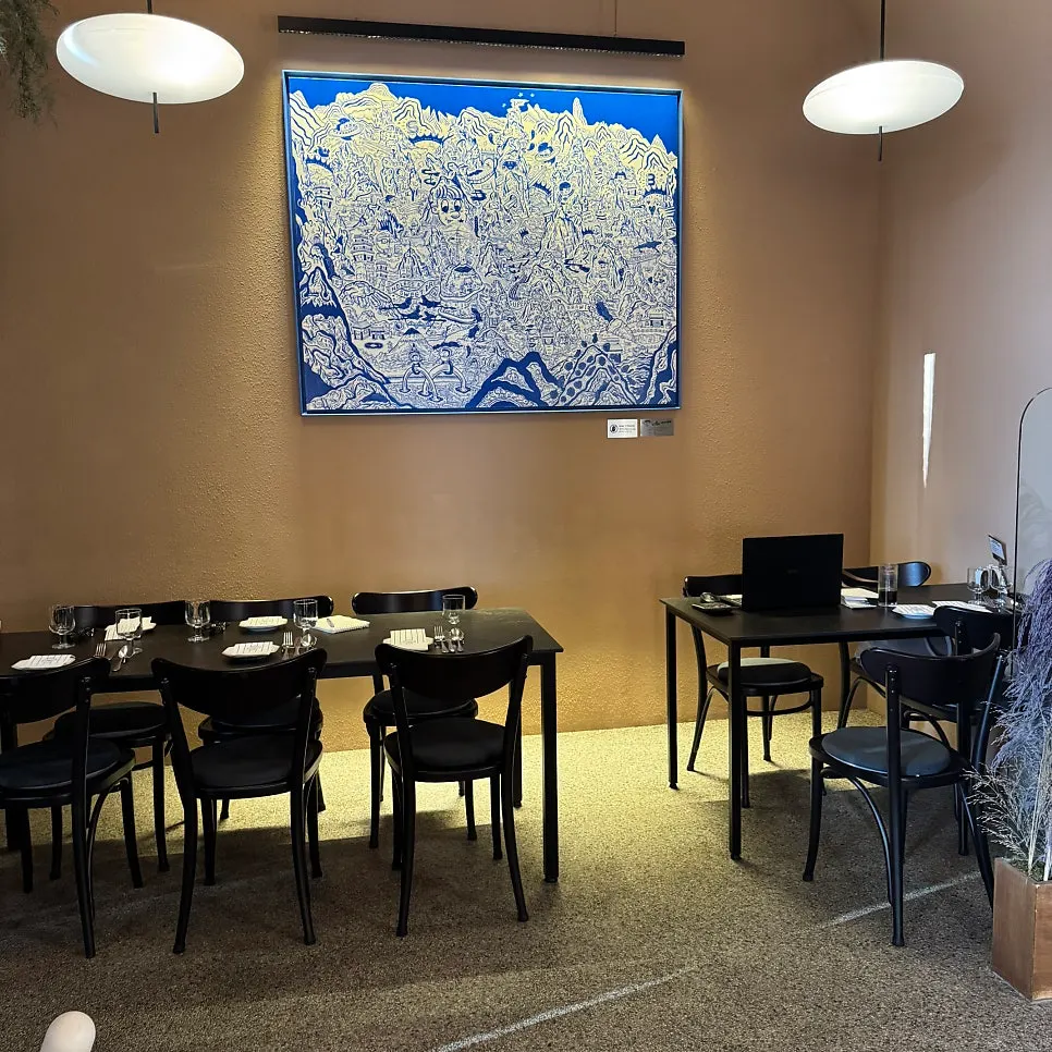 Decorative objects in the Italian restaurant