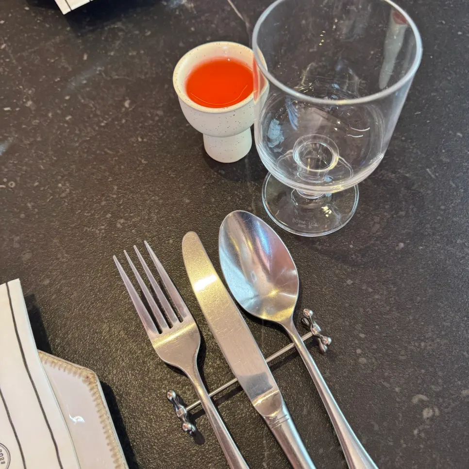 Children’s tableware and welcome drinks