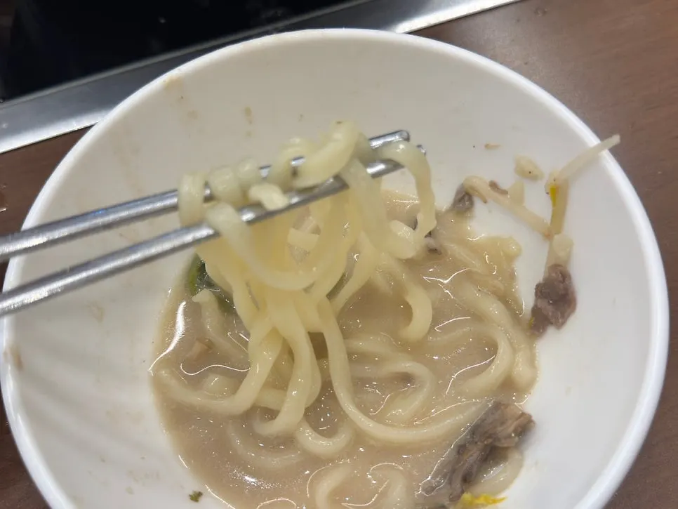 Family meal near Dongtan Lake Park