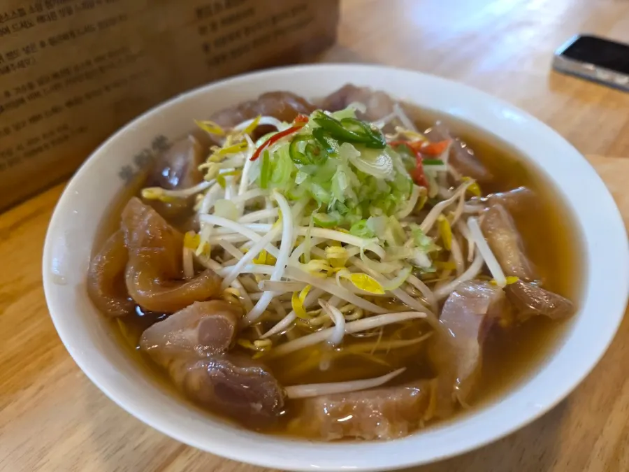 넉넉한 양의 차돌양지쌀국수