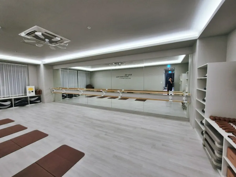 Barre class space