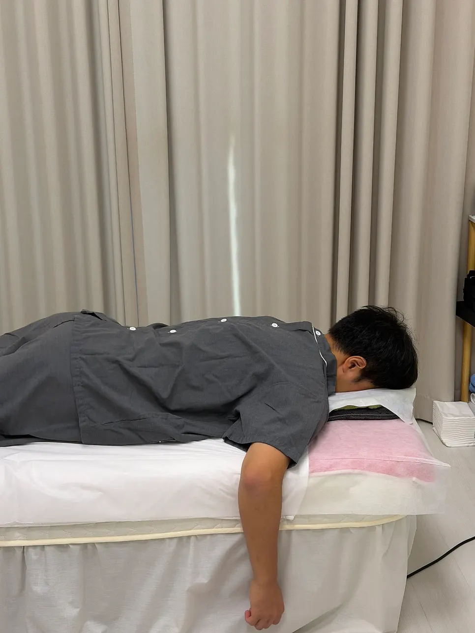 Warm-up treatment loosening the shoulder area