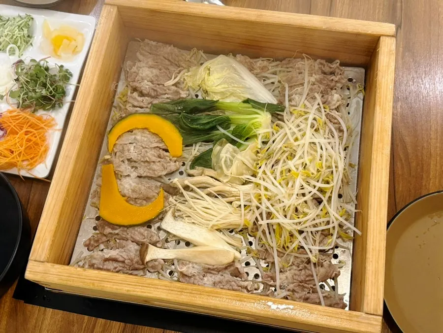 숙주를 더한 두 번째 편백찜