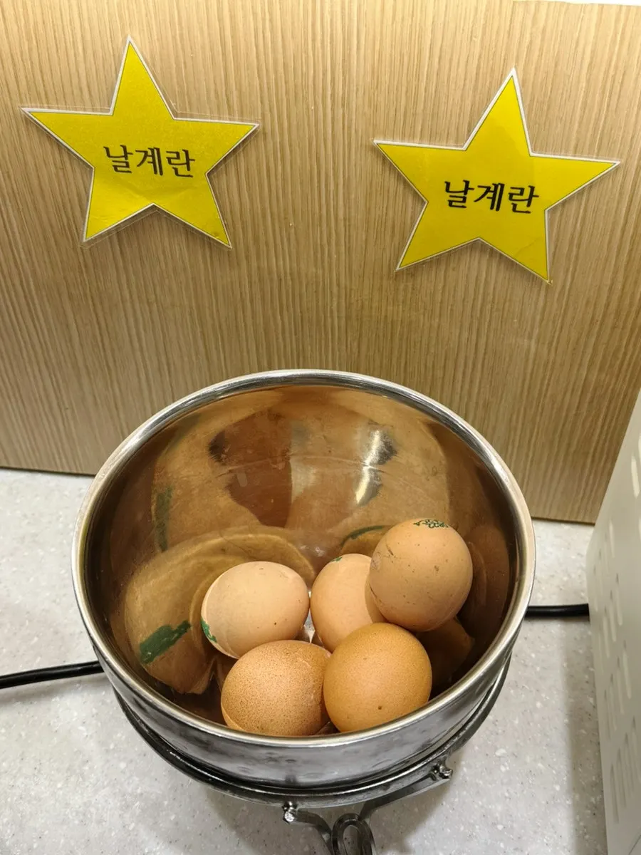 고기와 다양한 재료를 넣은 샤브샤브