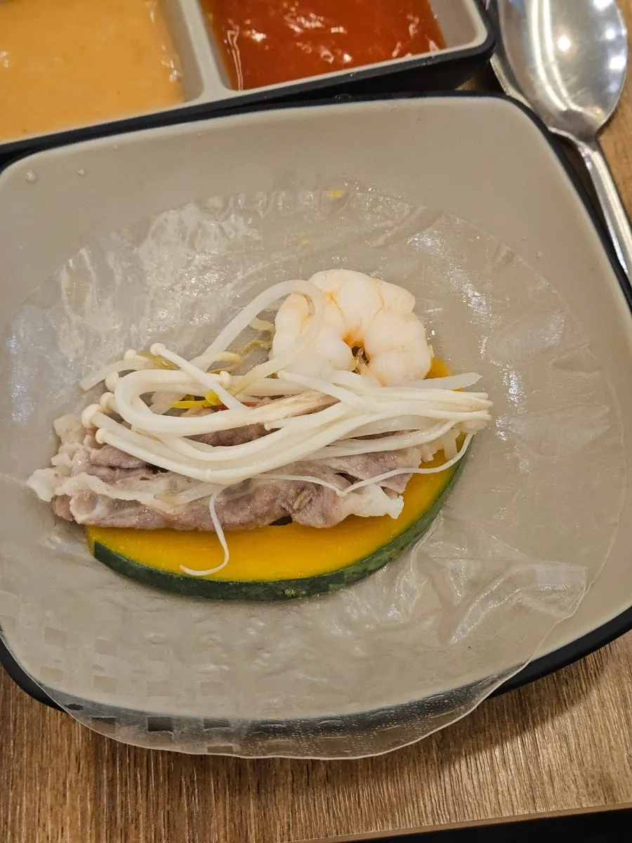 Hinoki-steamed vegetables and meat