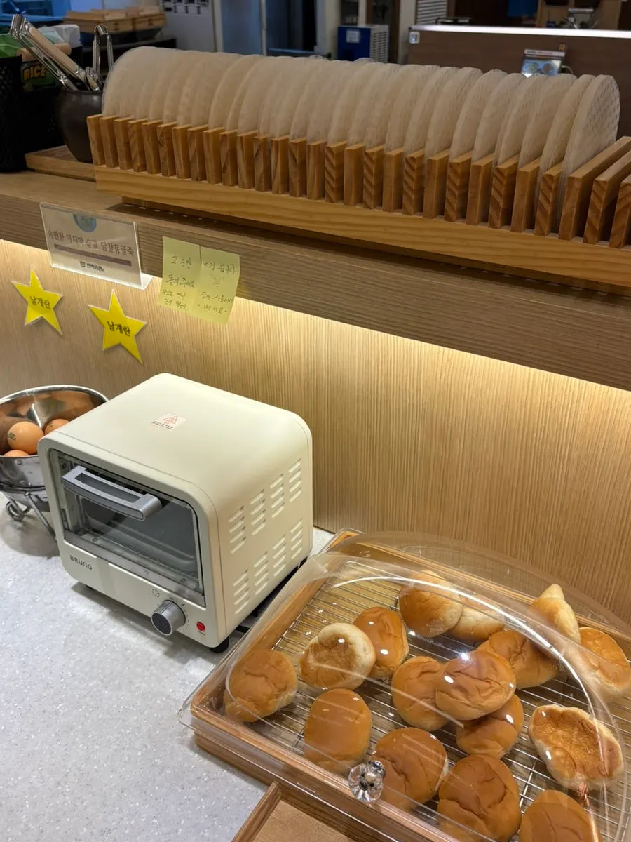 设有儿童区的餐厅内部