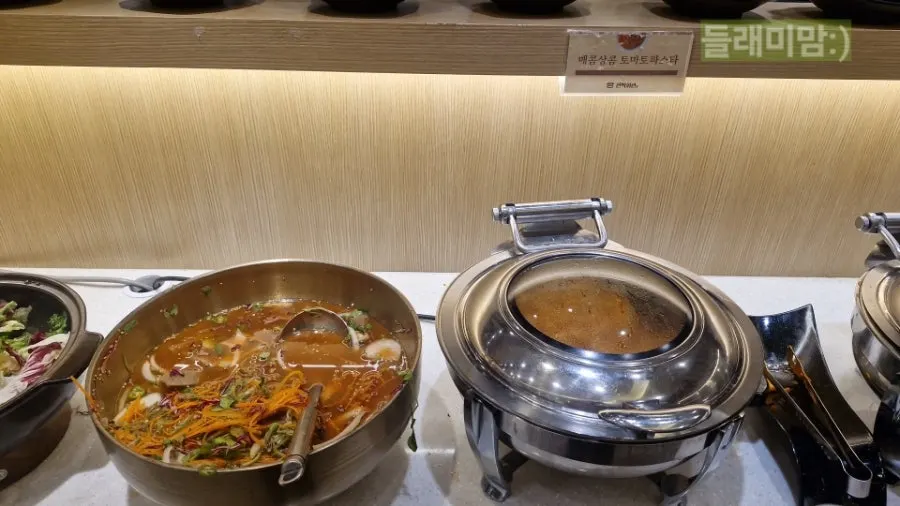 セルフバーの甘辛パスタとムクパプ