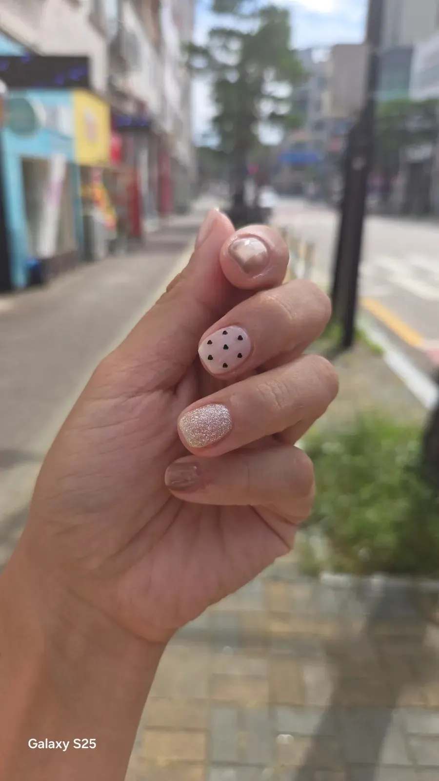 완성된 베이지 핑크 네일아트