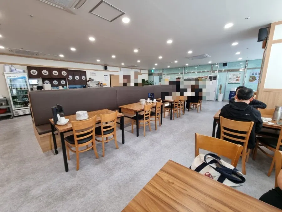 Spacious, clean interior of Dream Samgyetang