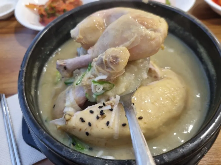 Nutty perilla broth with chicken