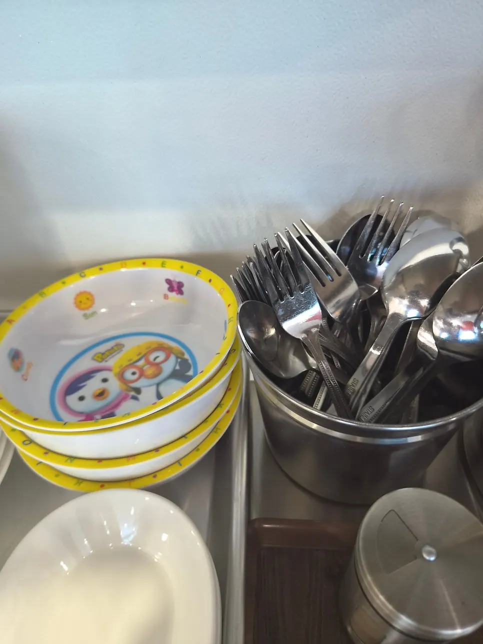 유아 식기와 아기의자 안내