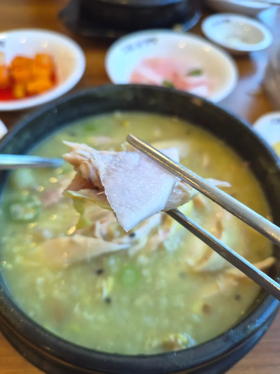 삼계탕과 곁들이는 아삭한 깍두기