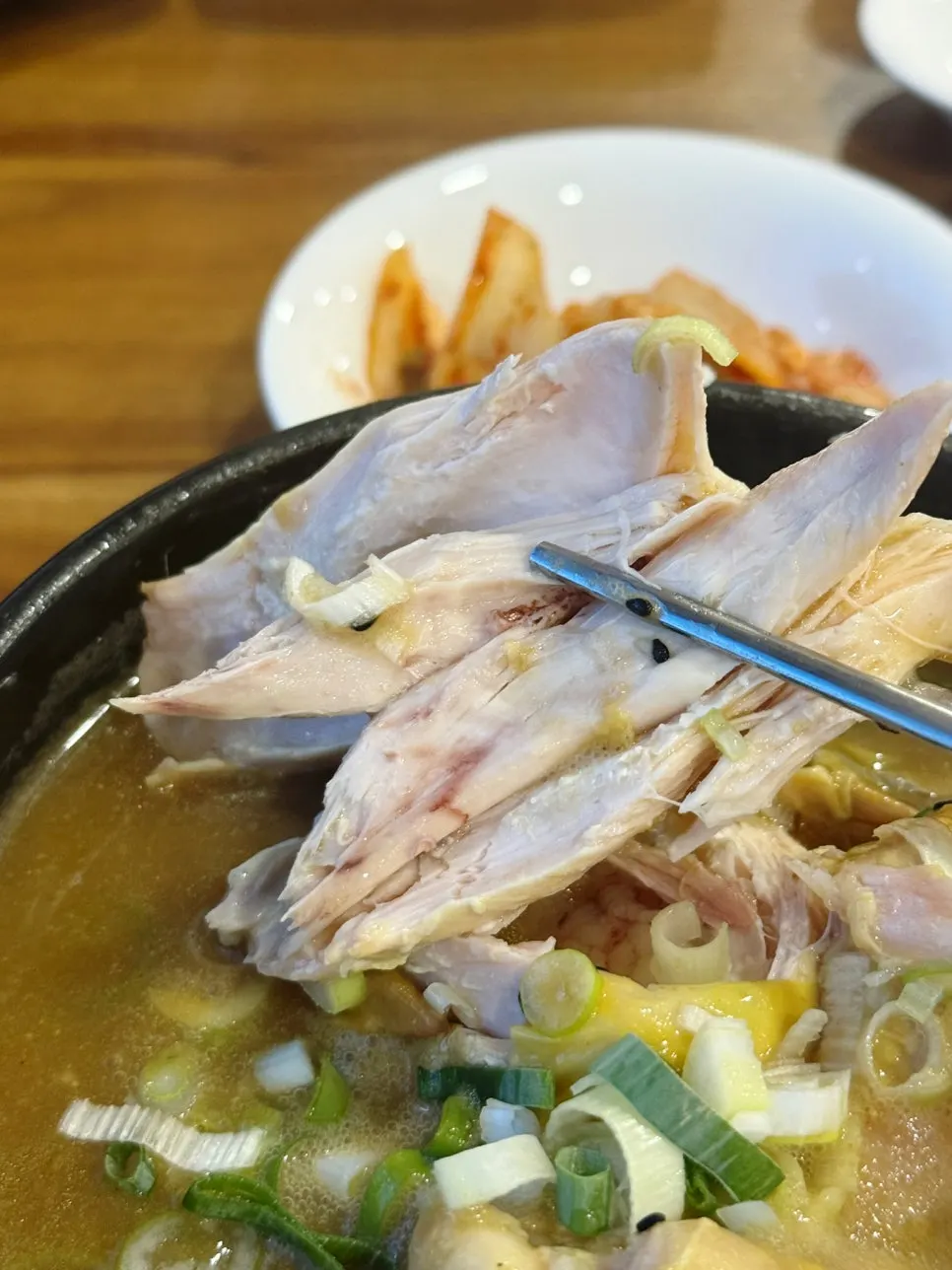 끝까지 따뜻한 뚝배기 삼계탕