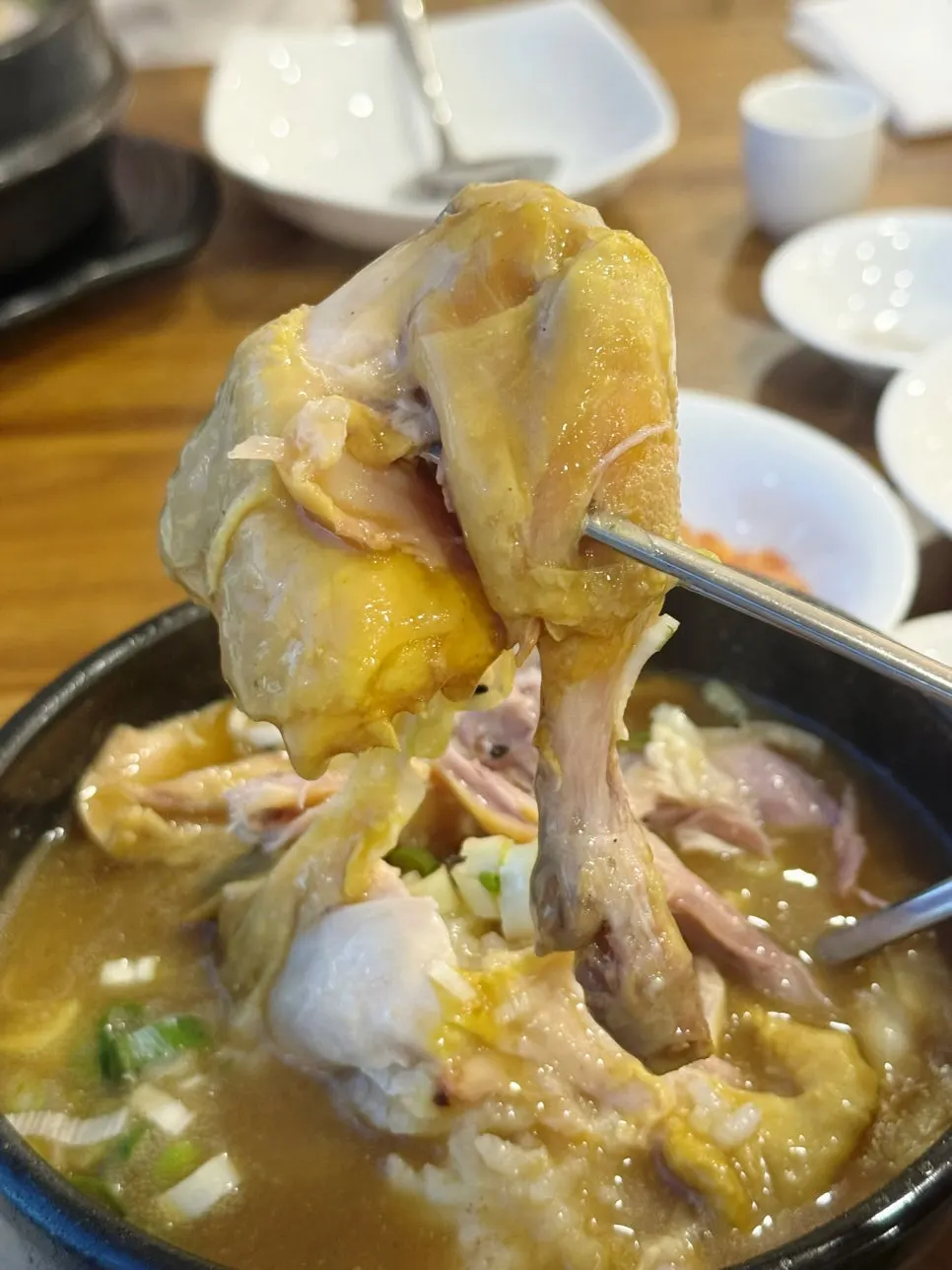 따뜻하게 유지된 삼계탕