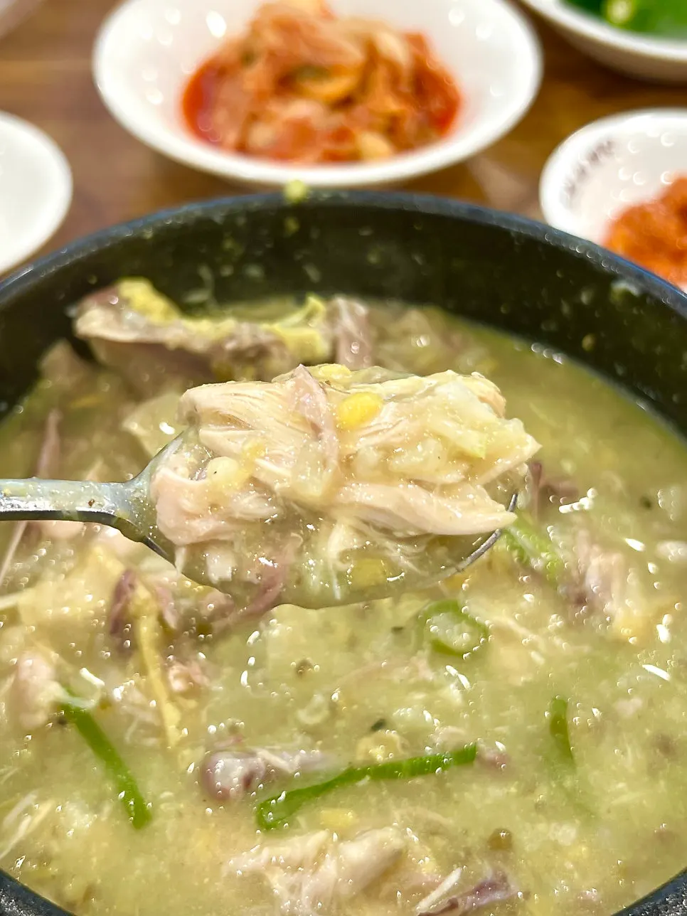 Sign advertising nationwide delivery at Dream Samgyetang